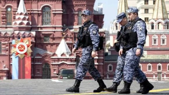 Putin explica ausencia de equipo militar en desfile del Día de la Victoria