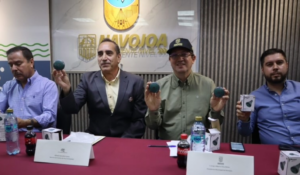 Entregan Regaderas Ecológicas en Navojoa, buscan ahorrar agua en los hogares