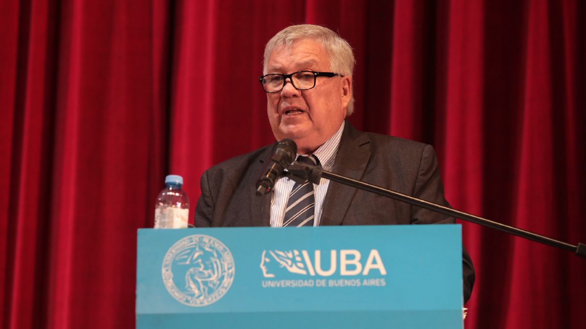 Rector de la UBA advierte situación dramática en universidades por recortes presupuestarios.