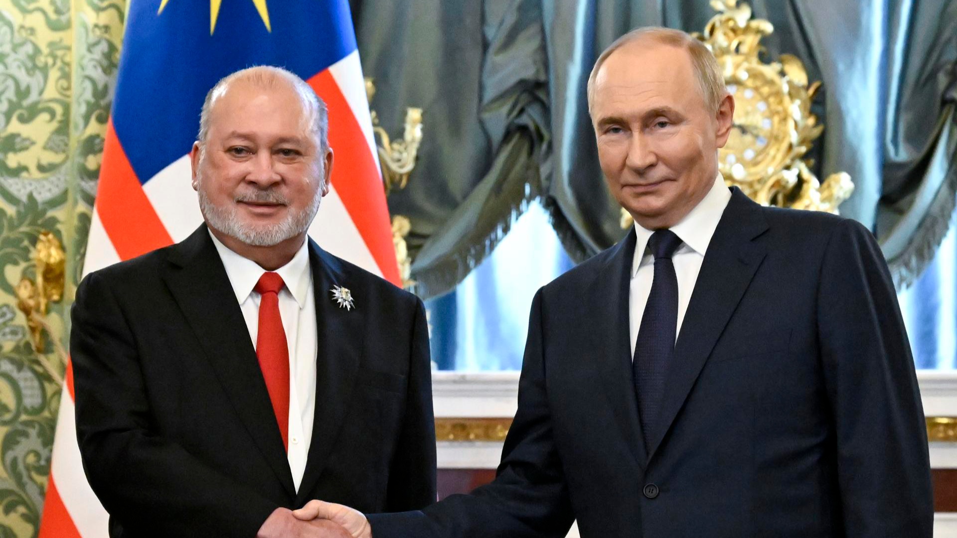 Rey de Malasia llama a Rusia su 'segundo hogar' durante visita oficial a Moscú.