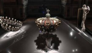 Museo del Louvre anuncia reforma tras robo de joyas por 100 millones de dólares