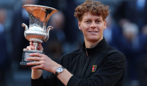 En jornada histórica; Sinner se corona en el Abierto de Italia y alarga su racha de victorias