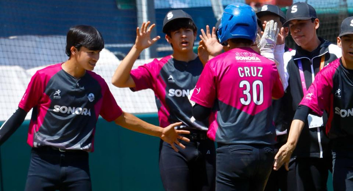 Los jugadores de Sonora festejan una de sus anotaciones en contra de Coahuila