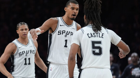 Con un Castle encendido, Spurs dominan a los Timberwolves y los eliminan en seis juegos