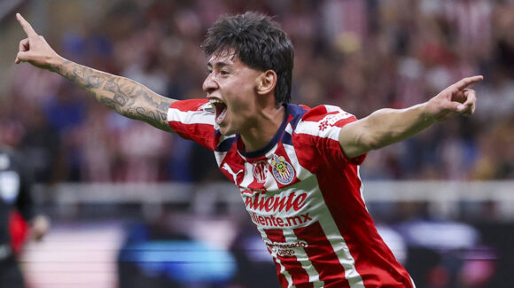 Chivas logra remontada ante Tigres; doblete de Sandoval pone al Guadalajara en semis del Clausura 2026
