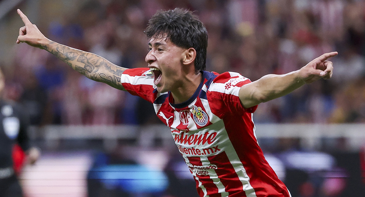 Santiago Sandoval comandó la remontada de Chivas ante Tigres con un doblete que los mandó a las semifinales