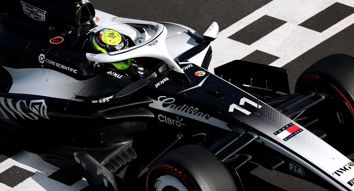 Sergio Pérez finalizó P14 en la Sprint Race tras recibir una sanción de 10 segundos por un incidente en pista