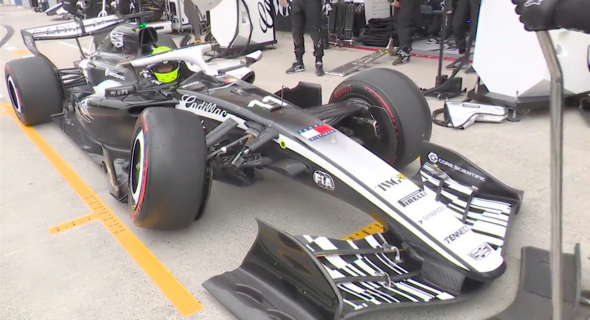 Sergio Pérez no pudo completar el GP de Canadá tras haber sufrido un daño en la dirección del monoplaza