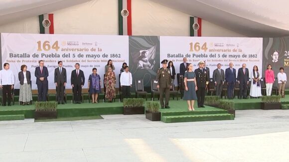 Sheinbaum conmemora 164 Aniversario de la Batalla de Puebla: Toma protesta a jóvenes del Servicio Militar