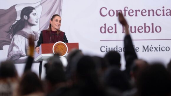 Sheinbaum reacciona a entrega voluntaria de exfuncionarios de Sinaloa a EU: “Fue decisión de ellos”