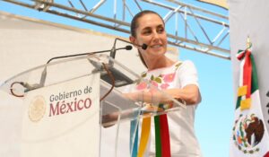 Sheinbaum entrega títulos de concesión de agua e inaugura canal de riego en Navojoa