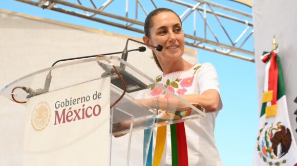 Sheinbaum entrega títulos de concesión de agua e inaugura canal de riego en Navojoa