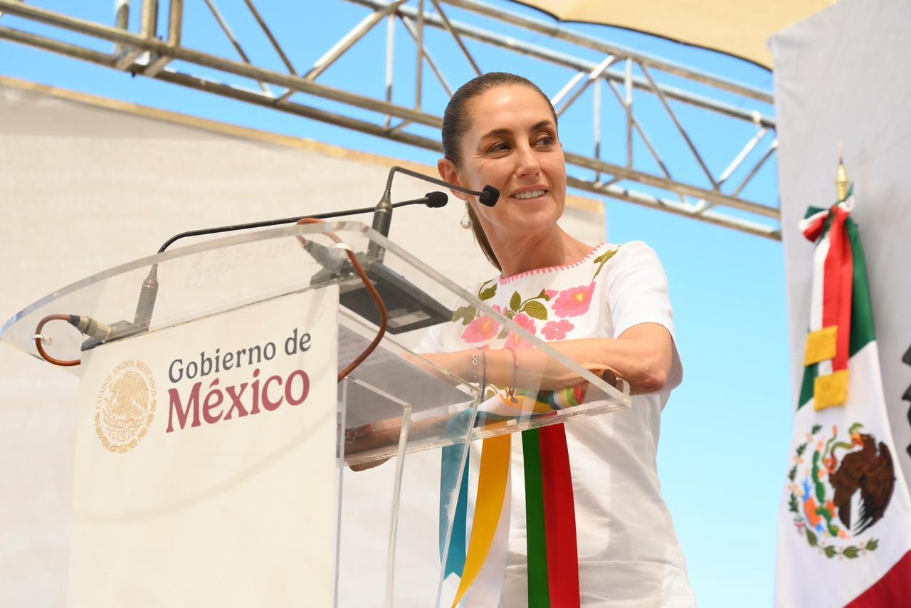 Sheinbaum entrega títulos de concesión de agua e inaugura canal de riego en Navojoa
