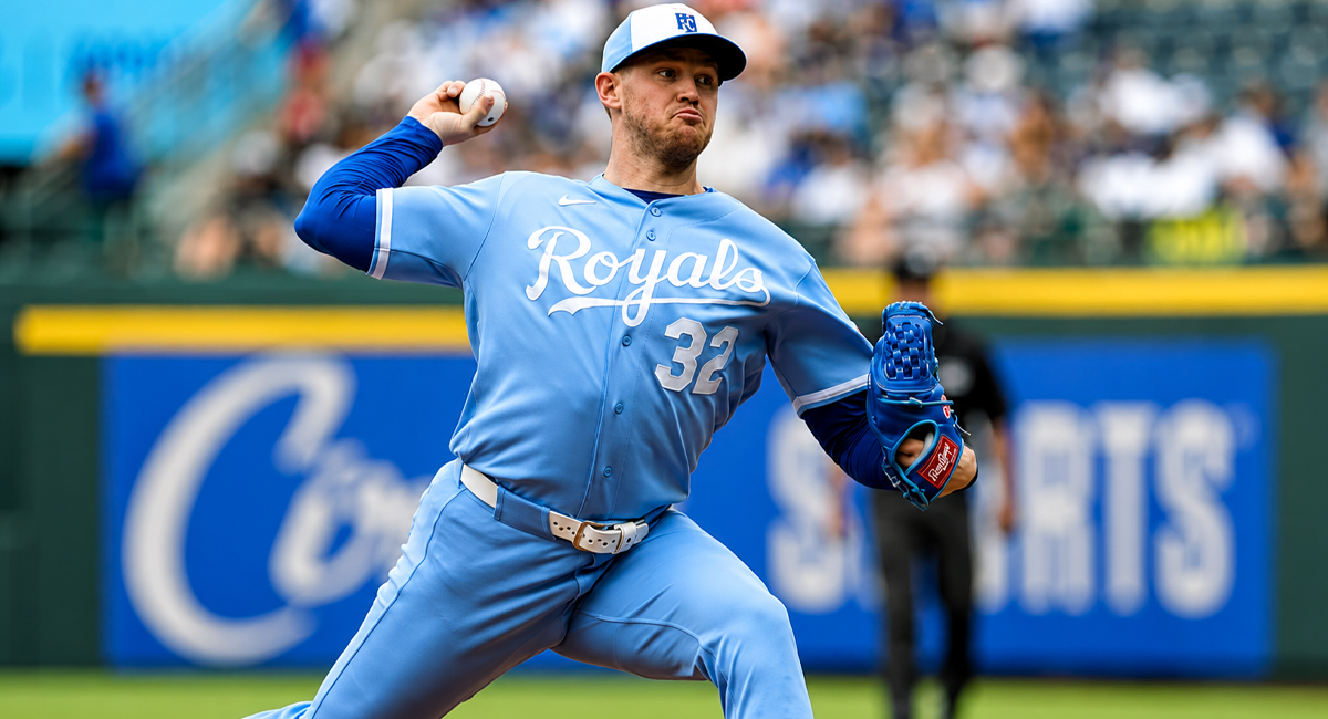 Stephen Kolek lanzó juego completo y los Royals vencieron a Seattle para cortar racha de cuatro descalabros
