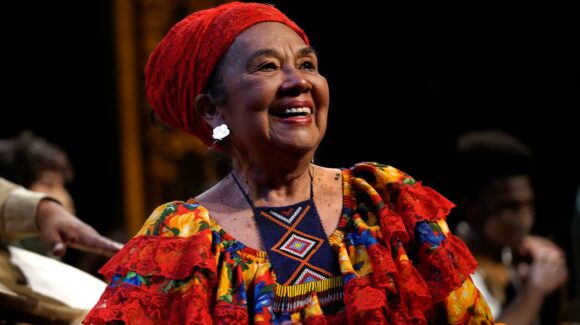 La cantante colombiana, Totó la Momposina, falleció a los 85 años en Celaya, México