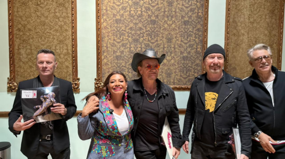 Clara Brugada invita a U2 a ofrecer concierto en el Zócalo de la CDMX