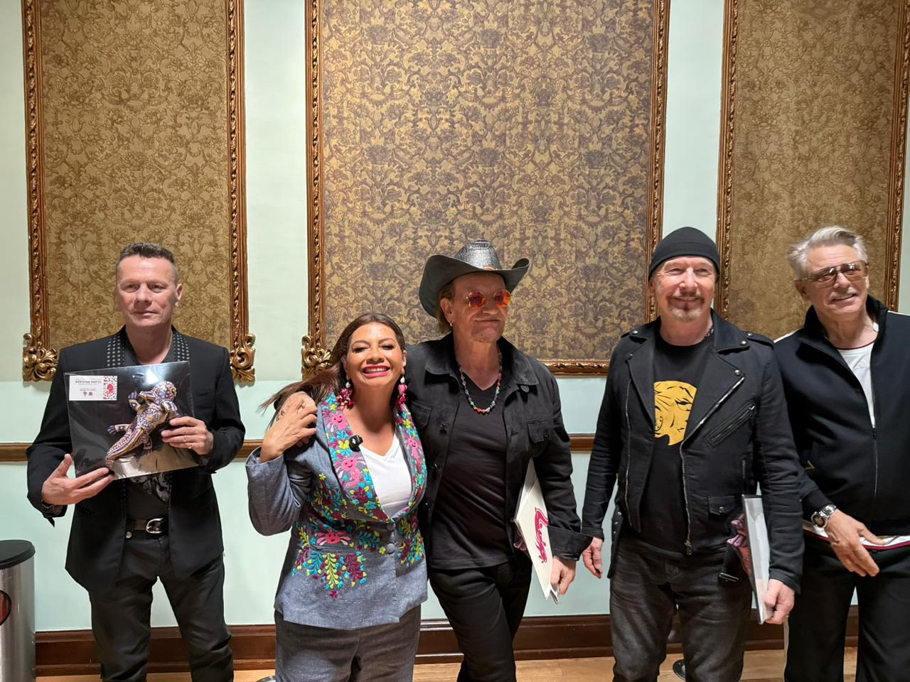 Clara Brugada invita a U2 a ofrecer concierto en el Zócalo de la CDMX
