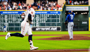 Los Astros castigan a Ohtani con par de jonrones y emparejan la serie ante los Dodgers