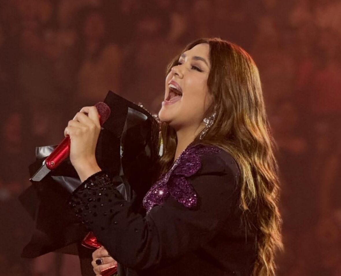 Yuridia conquista el Palenque de la Expogan, lunes ofrecerá segundo show