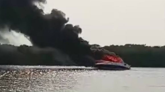 Diputado de Morena, Zenyazen Escobar, niega ser dueño del yate incendiado en Veracruz