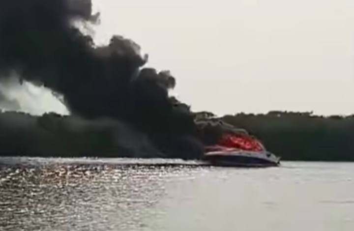 Diputado de Morena, Zenyazen Escobar, niega ser dueño del yate incendiado en Veracruz.