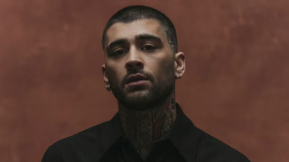 VIDEO: Zayn Malik es agredido en pleno evento con fans por mujeres en Londres; le arrojó una botella a la cara