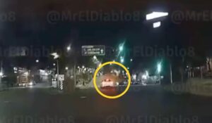 Motociclista muere tras chocar contra Tesla en Álvaro Obregón; VIDEO capta accidente
