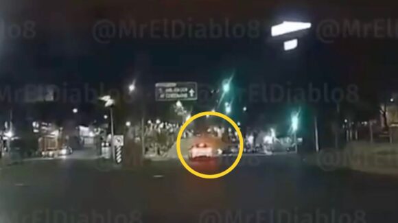 Motociclista muere tras chocar contra Tesla en Álvaro Obregón; VIDEO capta accidente