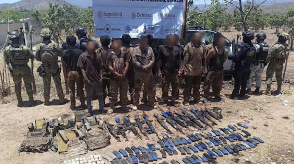 Marina detiene a 13 presuntos integrantes de ‘Los Chapitos’ tras agresión en Mazatlán