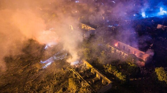 Tragedia en China: EXPLOSIÓN en fábrica de fuegos artificiales deja 26 muertos y 61 heridos