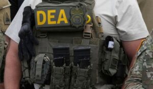 Policías de Culiacán entregaron a informante de la DEA a Los Chapitos, acusa EU