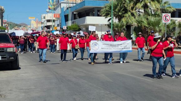 Trabajadores en Guaymas exigen al IMSS mejor servicio y vivienda barata