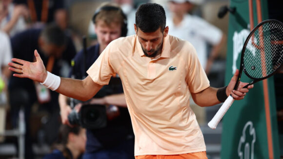 Djokovic supera un inicio lento y avanza a la siguiente ronda del torneo de Roland Garros