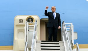 Concluye visita de Donald Trump en China: Viaja a Washington tras encuentro histórico con Xi Jinping
