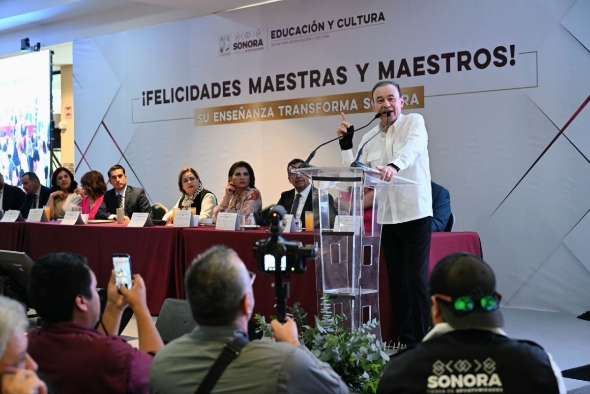 Gobernador Durazo reconoce vocación transformadora de maestras y maestros en Sonora