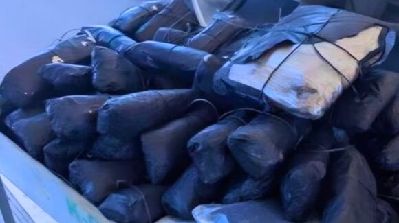Golpe al narcotráfico en la frontera: Decomisan más de 100 kilos de droga en Arizona; hay un detenido