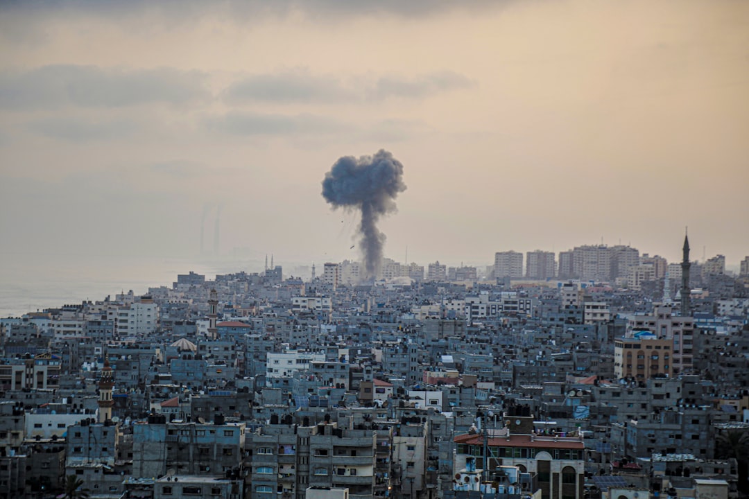Israel lanza ataque aéreo coordinado en ciudad de Gaza y abate al líder militar de Hamás