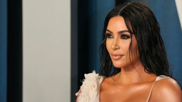 Kim Kardashian reclama solo un euro tras el violento asalto que sufrió en París en 2016