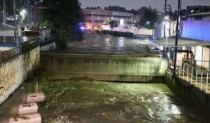 Fuertes LLUVIAS causan afectaciones severas en CDMX y Edomex; precipitaciones siguen este MARTES