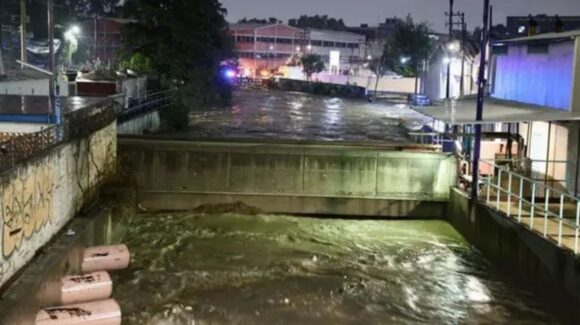 Fuertes LLUVIAS causan afectaciones severas en CDMX y Edomex; precipitaciones siguen este MARTES