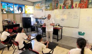 Profesor de Empalme suma 47 años formando generaciones y busca llegar a medio siglo de servicio