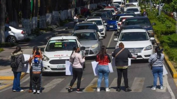 Bloqueos y accidentes cierran vialidades en Valle de México este jueves