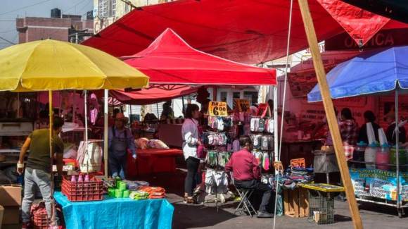 Van por retiro de tres mil comerciantes ambulantes más en el Centro Histórico de CDMX