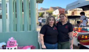 Mónica celebra cumpleaños con comida y pastel en hospital del IMSS de Guaymas