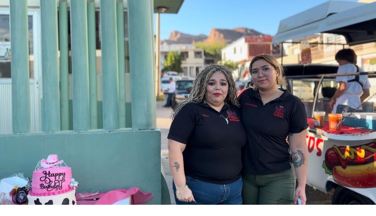 Mónica celebra cumpleaños con comida y pastel en hospital del IMSS de Guaymas