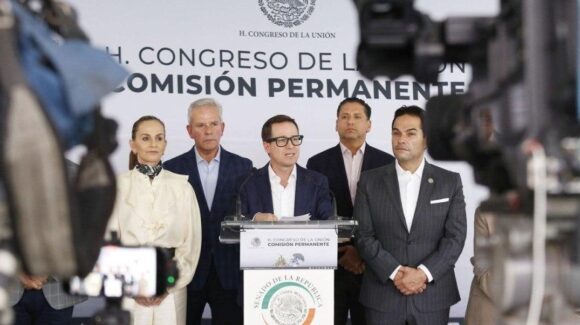 PAN formaliza petición para desaparición de poderes en Sinaloa