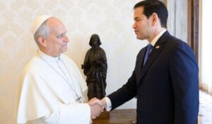 Papa León XIV recibe a Marco Rubio en el Vaticano tras tensiones con Donald Trump