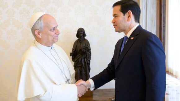 Papa León XIV recibe a Marco Rubio en el Vaticano tras tensiones con Donald Trump