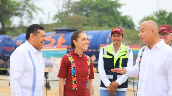 Sheinbaum supervisa carretera Macuspana-Escárcega en Tabasco; obra beneficiará a 760 mil habitantes