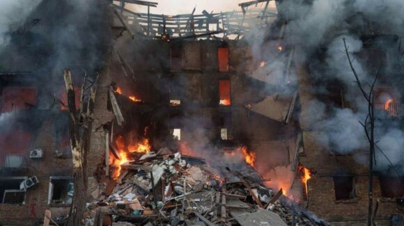 Rusia lanza ataque masivo con misil hipersónico Oréshnik contra Ucrania; confirman 2 muertos